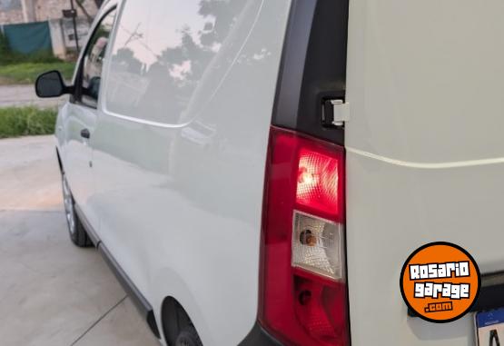 Utilitarios - Renault Kangoo 2024 Nafta 95000Km - En Venta