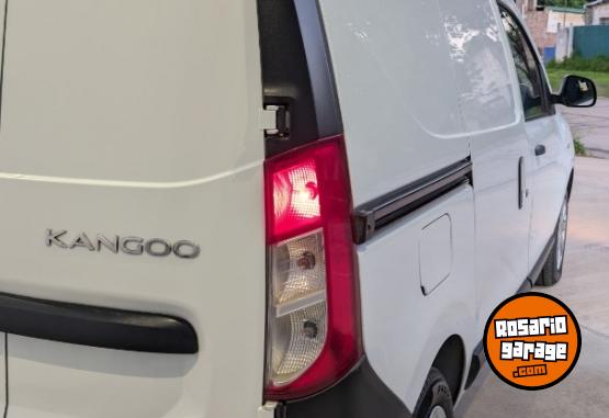 Utilitarios - Renault Kangoo 2024 Nafta 95000Km - En Venta