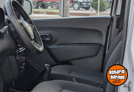 Utilitarios - Renault Kangoo 2024 Nafta 95000Km - En Venta
