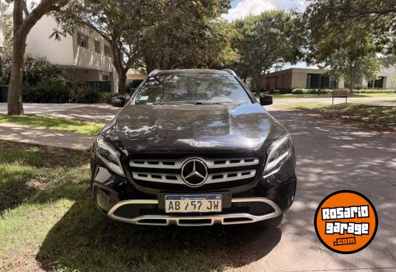 Autos - Mercedes Benz GLA 200 2017 Nafta 136000Km - En Venta
