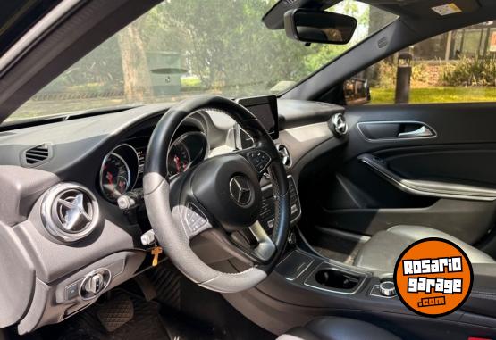 Autos - Mercedes Benz GLA 200 2017 Nafta 136000Km - En Venta