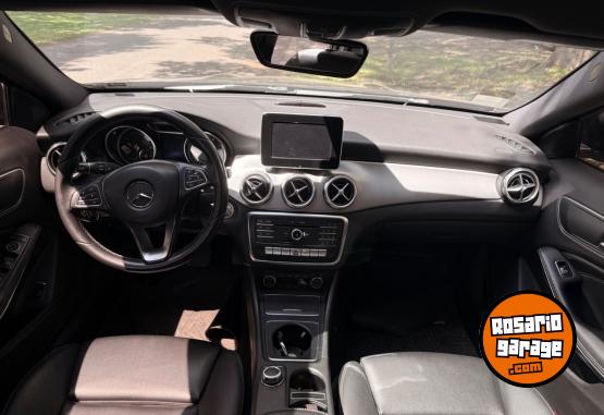 Autos - Mercedes Benz GLA 200 2017 Nafta 136000Km - En Venta