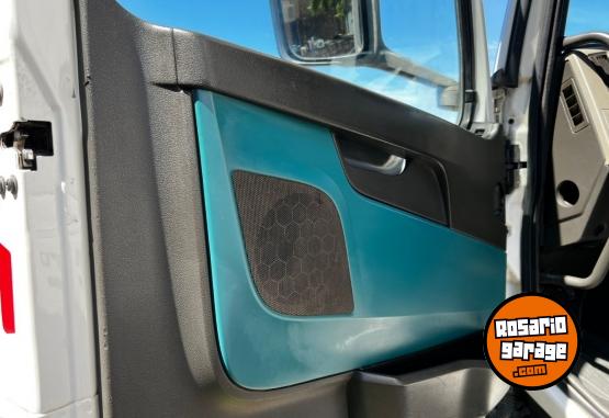 Camiones y Grúas - VOLVO FM 11-370 R 4X2 - En Venta