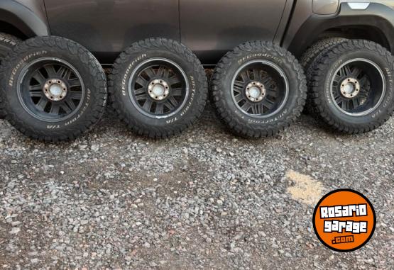 Accesorios para Autos - Ruedas armadas Toyota R18 - En Venta