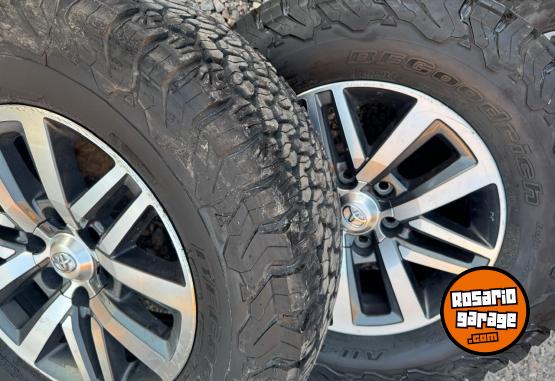 Accesorios para Autos - Ruedas armadas Toyota R18 - En Venta