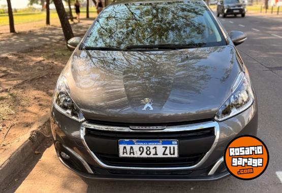 Autos - Peugeot 208 tiptronic allure nav 2017 Nafta 75500Km - En Venta