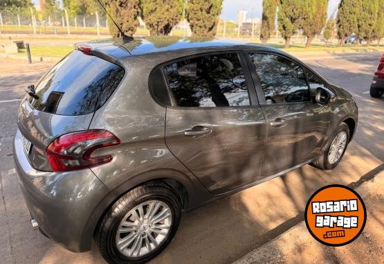 Autos - Peugeot 208 tiptronic allure nav 2017 Nafta 75500Km - En Venta