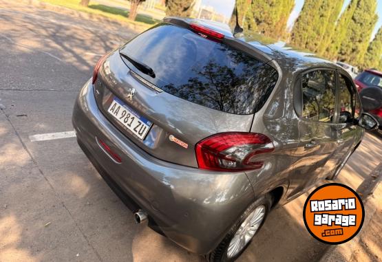 Autos - Peugeot 208 tiptronic allure nav 2017 Nafta 75500Km - En Venta