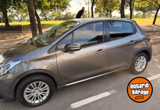 Autos - Peugeot 208 tiptronic allure nav 2017 Nafta 75500Km - En Venta