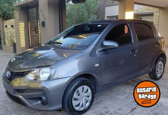 Autos - Toyota Etios 2021 GNC 98000Km - En Venta