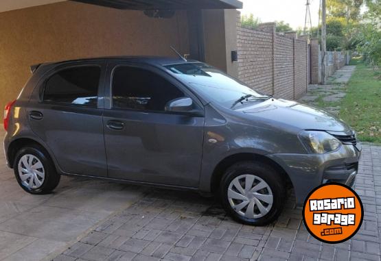Autos - Toyota Etios 2021 GNC 98000Km - En Venta
