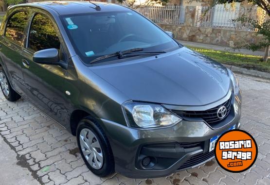 Autos - Toyota Etios 2021 GNC 99000Km - En Venta