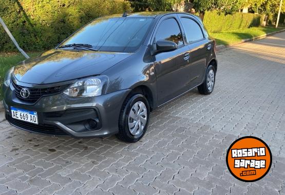 Autos - Toyota Etios 2021 GNC 99000Km - En Venta