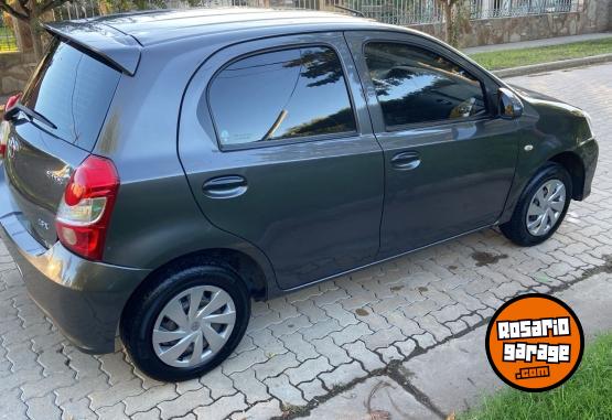 Autos - Toyota Etios 2021 GNC 99000Km - En Venta