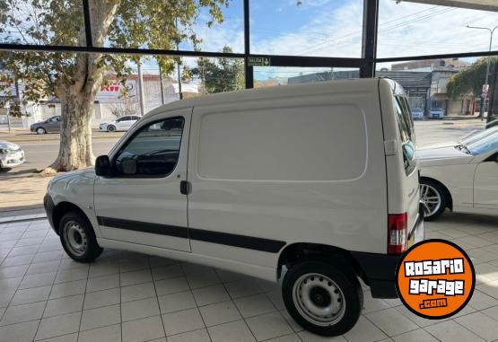 Utilitarios - Citroen Berlingo 2023 Nafta 24000Km - En Venta