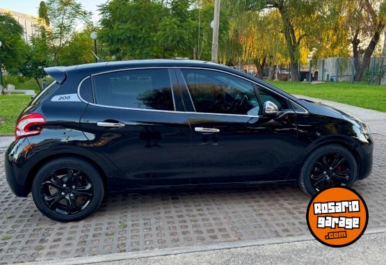 Autos - Peugeot 208 Feline 2013 Nafta 130000Km - En Venta