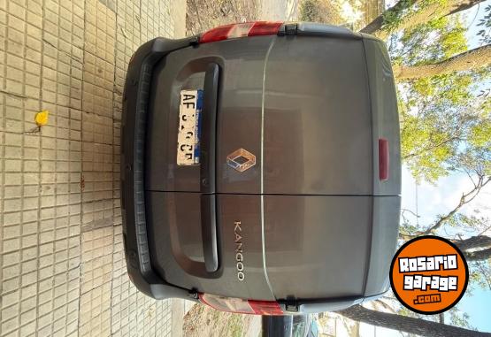 Utilitarios - Renault kangoo confort furgon 2022 Nafta 99000Km - En Venta