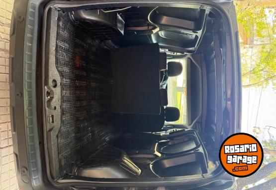 Utilitarios - Renault kangoo confort furgon 2022 Nafta 99000Km - En Venta