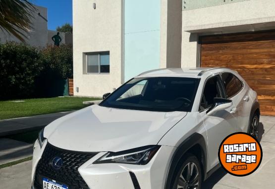 Autos - Lexus UX250H 2019 Nafta 57000Km - En Venta