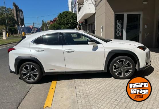 Autos - Lexus UX250H 2019 Nafta 57000Km - En Venta