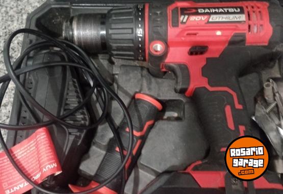 Herramientas - Líquido herramientas en maletín nuevas poco uso taladros black Decker y DAIHATSU - En Venta