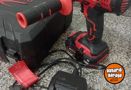 Herramientas - Líquido herramientas en maletín nuevas poco uso taladros black Decker y DAIHATSU - En Venta