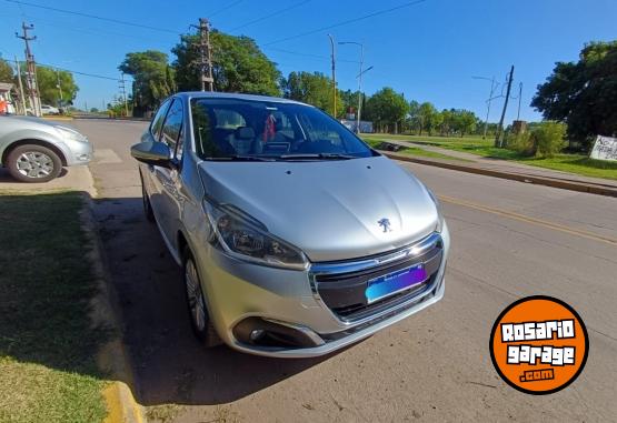 Autos - Peugeot 208 clio 2019 Nafta 150000Km - En Venta