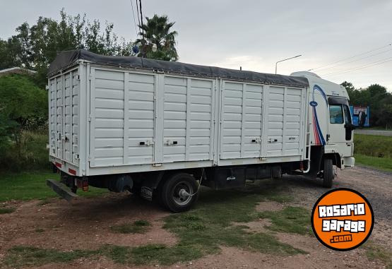 Camiones y Grúas - Ford Cargo 915 con cama - En Venta