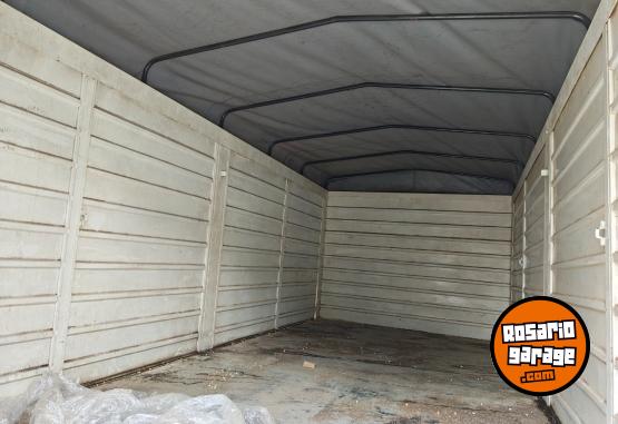 Camiones y Grúas - Ford Cargo 915 con cama - En Venta