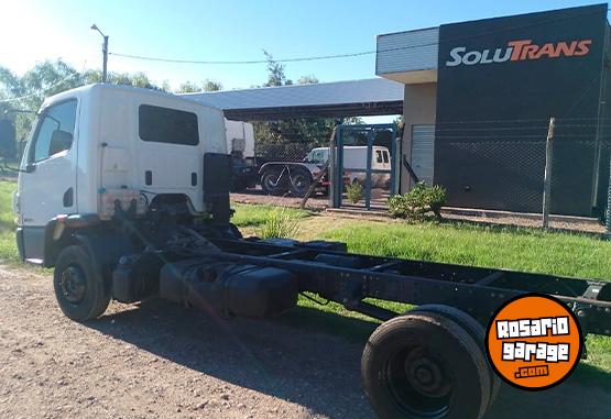 Camiones y Gr�as - Mercedes Benz Accelo 815 - En Venta