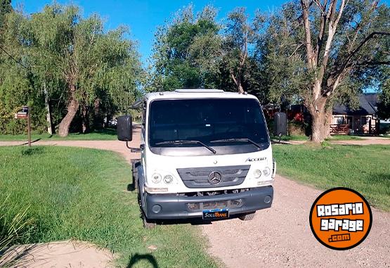 Camiones y Gr�as - Mercedes Benz Accelo 815 - En Venta