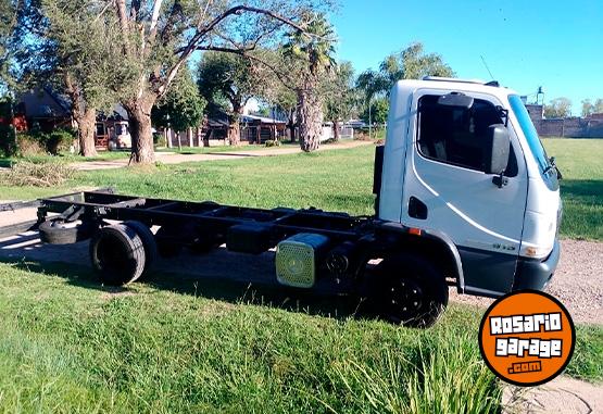 Camiones y Gr�as - Mercedes Benz Accelo 815 - En Venta