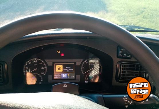 Camiones y Gr�as - Mercedes Benz Accelo 815 - En Venta