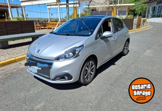 Autos - Peugeot 208 Allure 5p. 2017 Nafta 52000Km - En Venta