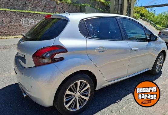 Autos - Peugeot 208 Allure 5p. 2017 Nafta 52000Km - En Venta