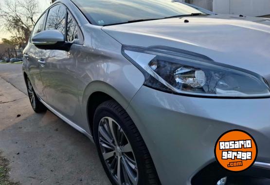Autos - Peugeot 208 Allure 5p. 2017 Nafta 52000Km - En Venta
