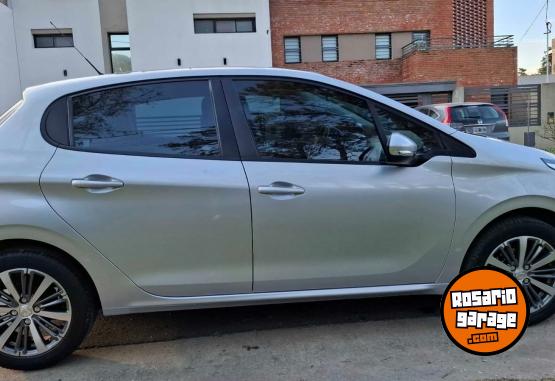 Autos - Peugeot 208 Allure 5p. 2017 Nafta 52000Km - En Venta