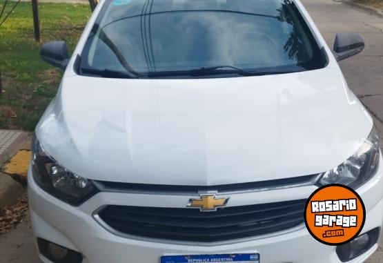 Autos - Chevrolet Prisma fiesta ónix Ka 2017 GNC 118000Km - En Venta