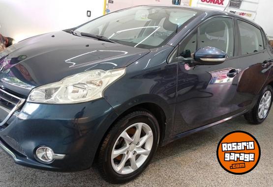 Autos - Peugeot 208 2014 Nafta 123000Km - En Venta