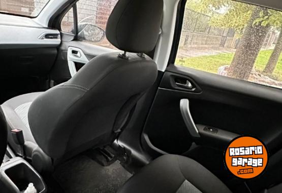 Autos - Peugeot 208 2014 Nafta 123000Km - En Venta