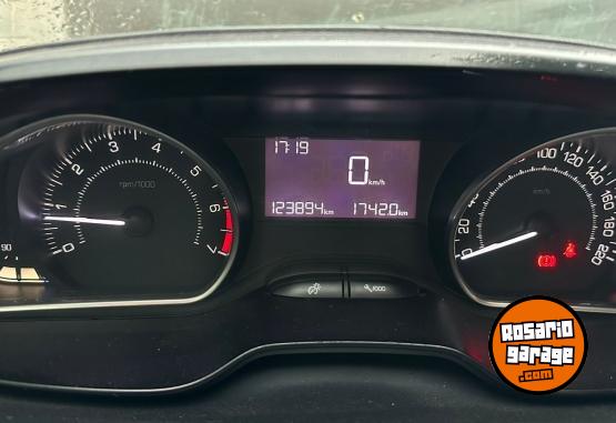 Autos - Peugeot 208 2014 Nafta 123000Km - En Venta