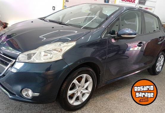 Autos - Peugeot 208 2014 Nafta 123000Km - En Venta