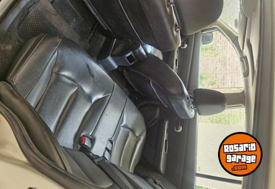 Autos - Nissan 2011 2011 GNC 150000Km - En Venta