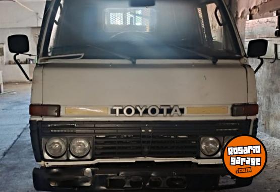 Camiones y Gr�as - TOYOTA DYNA - En Venta