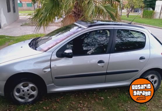 Autos - Peugeot 206 2004 Nafta 213000Km - En Venta
