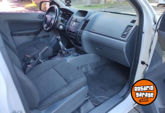 Camionetas - Ford Ranger cabina simple 2017 Diesel 105000Km - En Venta