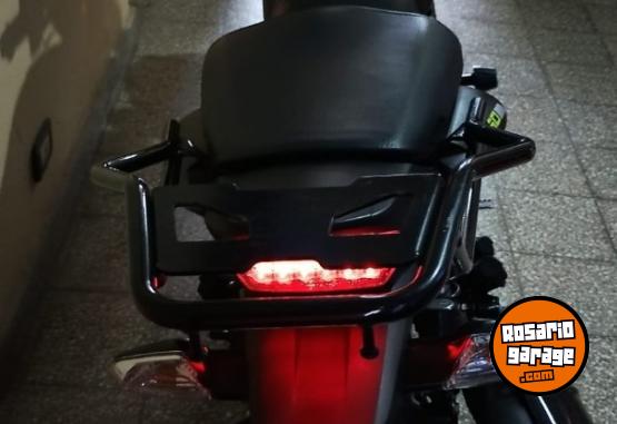 Motos - Hero Hunk 150cc sport 2025 Nafta 6500Km - En Venta