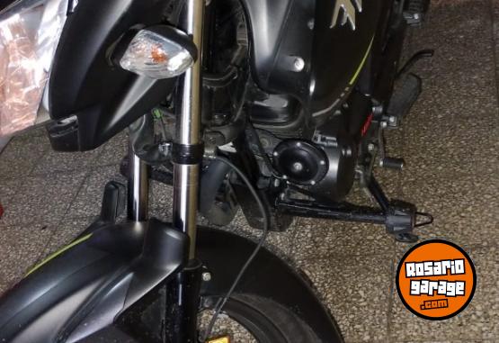 Motos - Hero Hunk 150cc sport 2025 Nafta 6500Km - En Venta