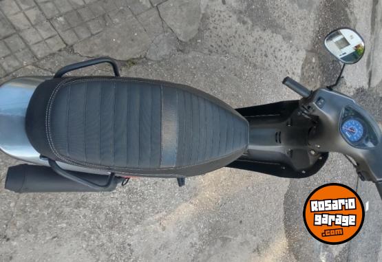 Motos - Zanella ZB125 R 2023 Nafta 4000Km - En Venta