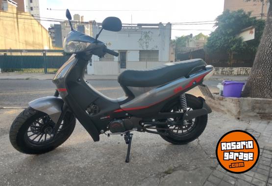Motos - Zanella ZB125 R 2023 Nafta 4000Km - En Venta
